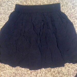 Black flowy skirt with stretchy waistband. Mid/short length. Size S